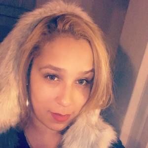 Meet your Posher, Taina